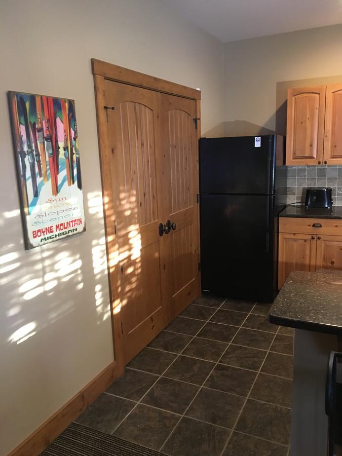 Boyne Mountain Creekside Condo Boyne Falls エクステリア 写真